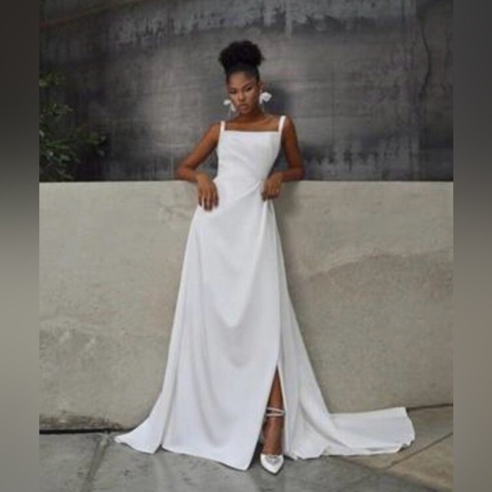 Elegant White Sleeveless Dress